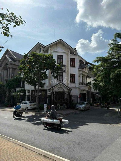 Bán biệt thự MT 16x9 góc 2 mặt tiền-Vị trí cực đẹp và khan hiếm