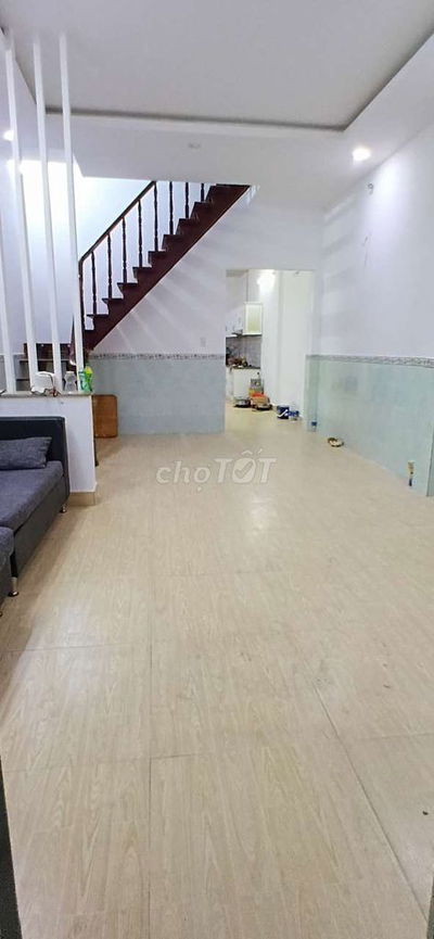 Nhà nguyên căn rộng. 4.2x14m. 2PN 2WC, hẻm gần đường Quang Trung