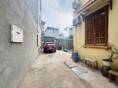 Bán đất Cự Khối 62m2 x 5,1m mặt tiền ngõ ô tô bán tải vào nhà