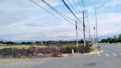 5,6 Tỷ TL lô đất 5800m² có 3 mặt tiền đường 40m TT xã Thuận Nam