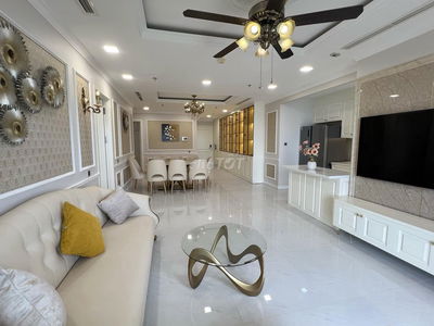 Bán căn 3pn Nhà mới đẹp, 126m2, Có sổ, Giá 12.8 tỷ, Tại Vinhomes