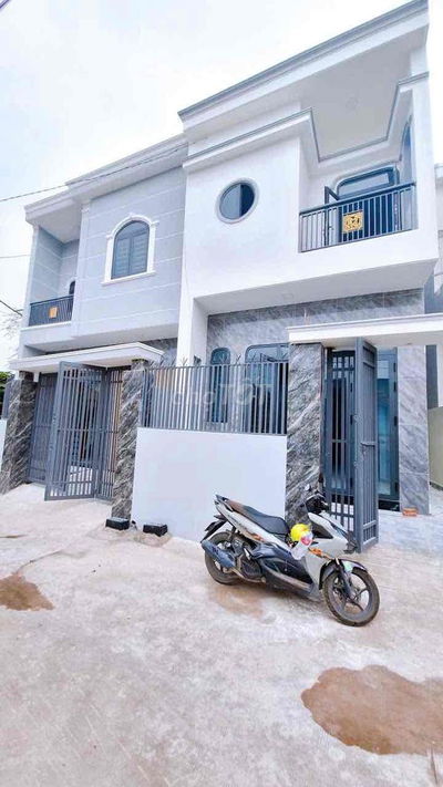 BÁN NHÀ MỚI XÂY 1 TRỆT 1 LẦU GẦN CHỢ ĐỒN