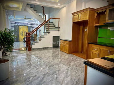 Nhà mới đẹp 3 tầng, 4x20, Hẻm xe tải 479 Tân Hòa Đông, 5 phòng ngủ