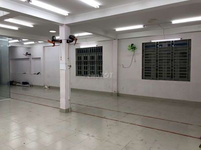 Xưởng mặt tiền cho thuê