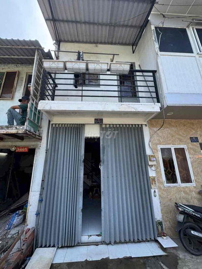 Nhà bán . DT 3x5 .1 lầu . Cách bến xe Q8 .2 cây số Q lộ 50