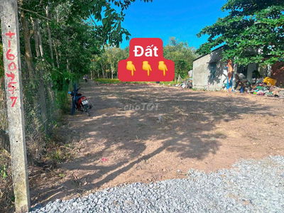 RA GẤP LÔ NGANG 5,2M x 30M FULL THỔ 420tr NHÀ DÂN SÁT BÊN