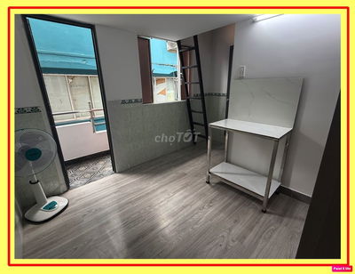 Phòng Bùi Viện ttâm Q.1, full nội thất, có BAN CÔNG, có GÁC