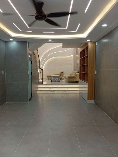 SIÊU PHẨM NHÀ 5 TẦNG NỞ HẬU  CẦN BÁN GÂP