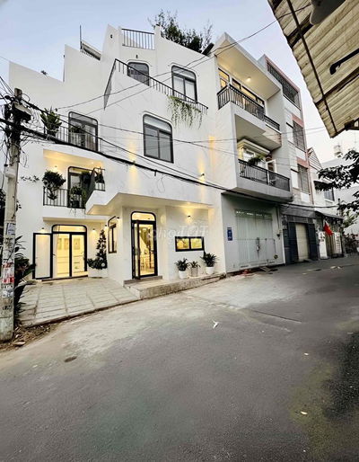 Chỉ 8.x Tỷ Nhà 4 Tầng ngay Lê Văn Việt - 5PN - Đỗ Oto - Pháp lý chuẩn