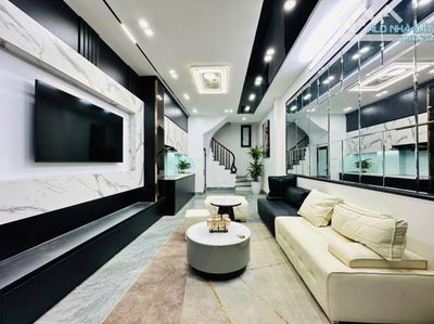 Hiếm! Bán Nhà Võ Chí Công Cầu Giấy-Gần Phố- Ngõ Thông-2 Thoáng- 38M2-5 Tầng-7 Tỷ Hơn