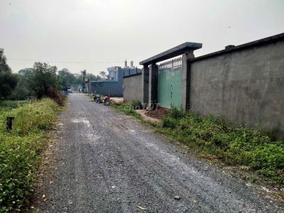 Bán lô đất 2300m2 đã san lấp và xây tường bao kiên cố