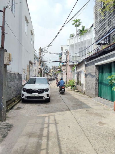 Nguyên căn, hẻm xe hơi. 4mx12m, lửng, lầu. Có 2 máy lạnh. 7.5tr