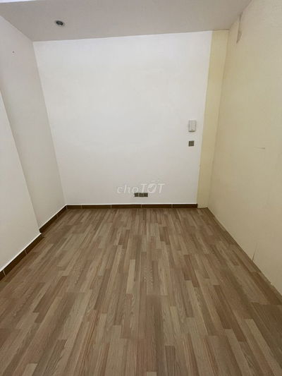 Cho thuê phòng giá rẻ, có máy lạnh trong chung cư Đức Khải