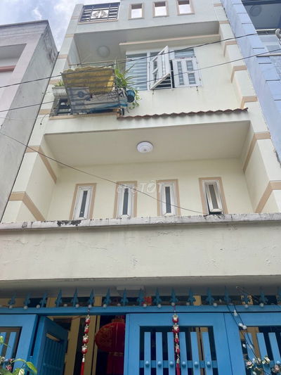 NHÀ BẾN VÂN ĐỒN Q4- 3 LẦU ĐÚC- 40m2 - HẺM ĐẸP - CHỈ 5 TỶ