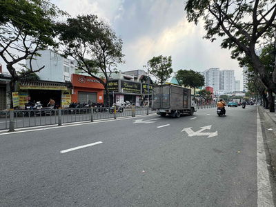 MẶT BẰNG KINH DOANH, Ở GIA ĐÌNH, VP CÔNG TY 4 PN NGANG 8 M DTSD 250M2