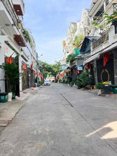 Q12. NHÀ PHỐ VỊ TRÍ VÍP 1/ TRƯƠNG THỊ HOA 4M x 15M ĐÚC 3 TẤM . HẺM 9M