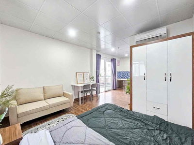 Căn hộ ban công full nội thất 35m2 gần cầu Thị Nghè ở Nguyễn Cửu Vân