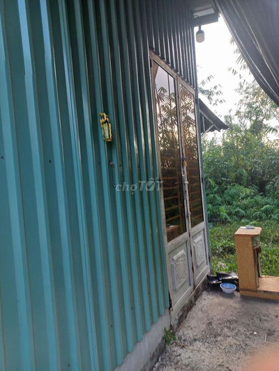 Nhà mới xây, giá rẻ,  có vườn trồng rau nuôi cá