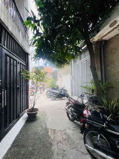 GV Dưới 100tr/m2 DT 125M2 - 4PN - 2Tầng - Ngang 8M 11.75 TỶ