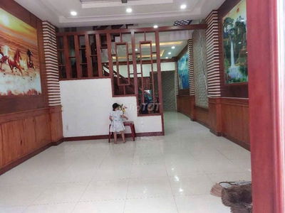 Cho thuê nhà diện tích 114m2 gần Đường nguyễn tri phương DĨ An