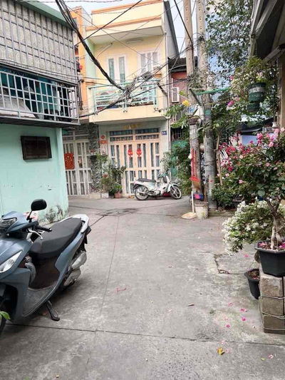 Bán Gấp Nhà Q8 _ Dt sổ 30m2 _  Đúc Chắc Chắn _ 2 Tầng _ SHR Hoàn Công