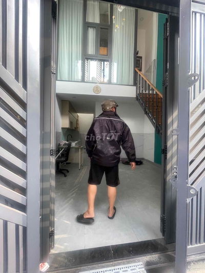 NHÀ ĐẸP LUNG LINH Ở NGAY - VỊ TRÍ ĐẸP SÁT METRO -