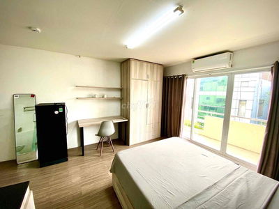 Căn hộ cho thuê q1 có ban công lớn gần hồ Con Rùa