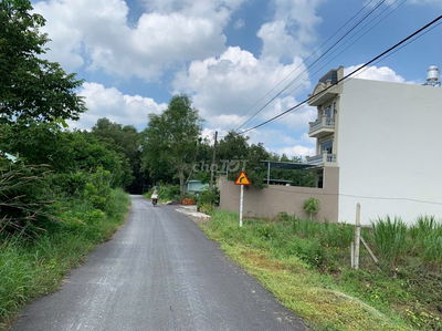 Bán miếng đất mặt tiền đường nhựa