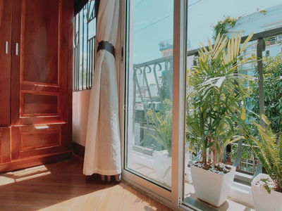 Cho thuê căn hộ 35m2, có ban công, ngay cầu rồng, gần biển Mỹ Khê