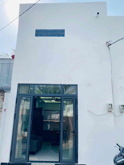 Bán nhà mặt tiền thạnh lộc 41 đúc 1 lầu nhà mới