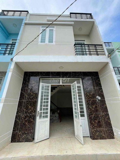 Nhà sổ hồng riêng biệt . Mua bán sang tên ngay .