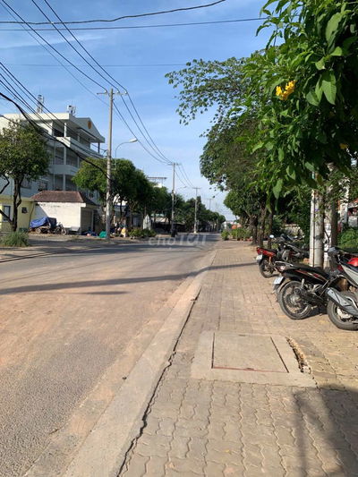 Cho thuê đất 1200m2 thổ cư 465m2 mặt tiền Bà Triệu, Tân Xuân, Hóc Môn