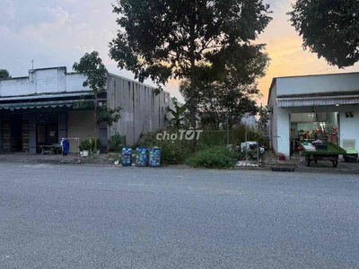 Đất Rẻ Sát Chợ Lai Uyên-Bàu Bàng 300m2 680Tr SHR