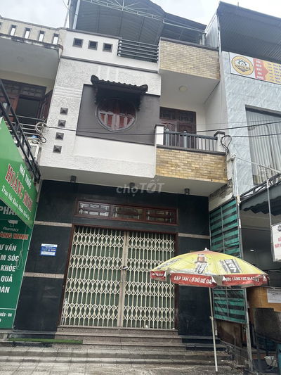 Cho thuê nhà 3 tầng kinh doanh đường 10.5 đối diện ký túc xá sinh viên