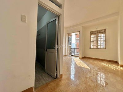 CHO THUÊ STUDIO BAN CÔNG TÁCH BẾP NGAY SAU LƯNG AEON TÂN PHÚ