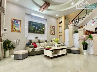 SỤP HẦM! MẶT PHỐ ĐƯỜNG 7.5M HẢI CHÂU – 3 TẦNG MỚI Ở NGAY – 81M2, NGANG 5M – GIÁ CHỈ 9.X TỶ