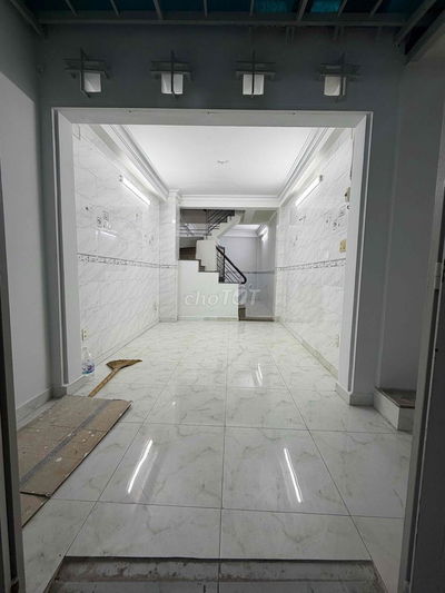 Cách mặt tiền 1 căn. Nằm ngay trung tâm Q10.