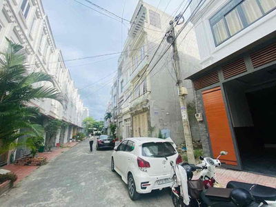 BÁN NHÀ 3 TẦNG HẺM XE HƠI TRÁNH NHAU- NGAY VÒNG XOAY PHÚ HỮU- QUẬN 9