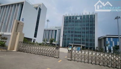 BÁN NHÀ HÒA LẠC, CỔNG KHU CNC VIEW HỒ, 5P ĐI BỘ TỚI ĐH FPT, 10P TỚI METRO, 100M2 ÔTÔ TRÁNH