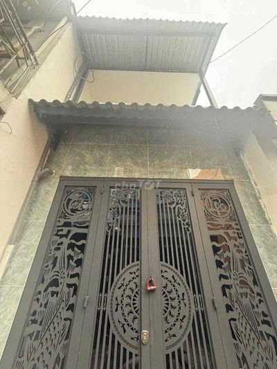 nhà mới 100%. hẻm xe hơi. đầu hẻm 499 quang trung.