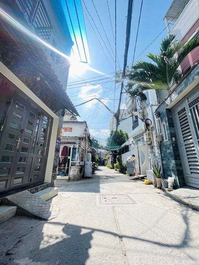 Nhà Dương Quảng Hàm 2 PN Giáp ĐH Văn Lang, ST Emart