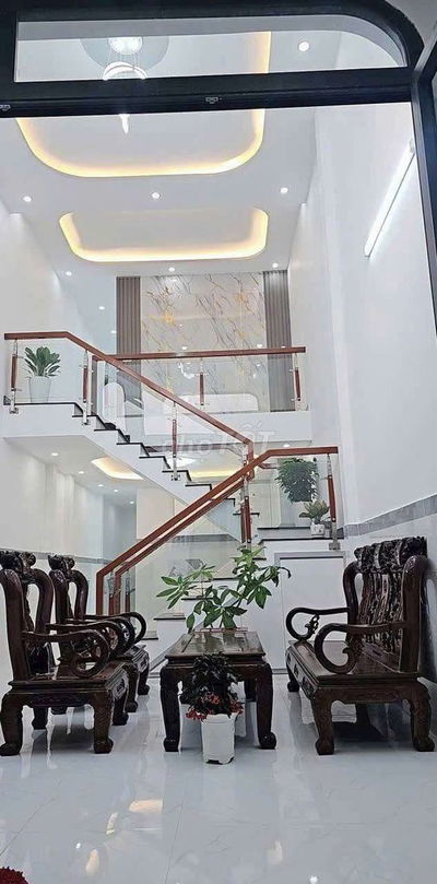 NHÀ 1 TRỆT 1.LỬNG 1.LẦU🌹4M×17M.🌹.SỔ ĐỎ RIÊNG .GỒM 3 NGỦ