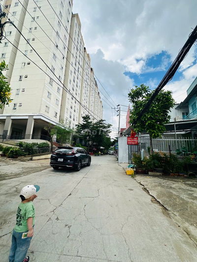 CHO THUÊ NHÀ NGUYÊN CĂN 6 PHÒNG NGỦ ĐỐI DIỆN CHUNG CƯ THẠNH LỘC, Q12 C