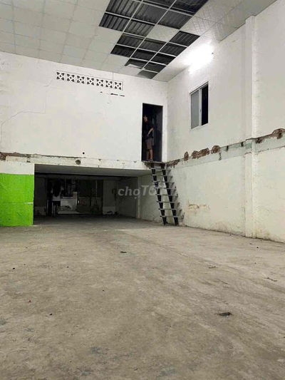 CHO THUÊ MẶT BẰNG LÀM KHO, kinh doanh ONLINE , TRUNG TÂM Q7 đường lớn