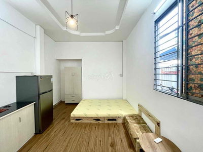 Cho thuê phòng quận 1 gần chợ Tân Định cửa sổ lớn