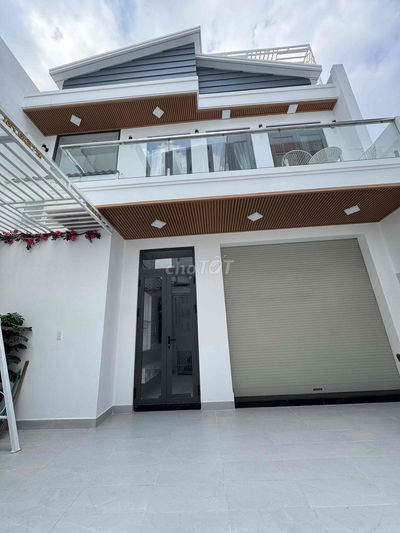 Biệt thự 3 tầng ngang hiếm 8❌14,Phạm hữu Lầu,Q7.5pn lớn.SHR.