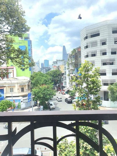 - Bán nhà mặt tiền đường Nguyễn Thái Học , khu kinh doanh sầm uất