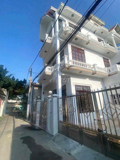 Cần bán nhà 1 trệt 2 lằu Sân Thượng  cách MT Lê Thị Hoa 1 căn nhà