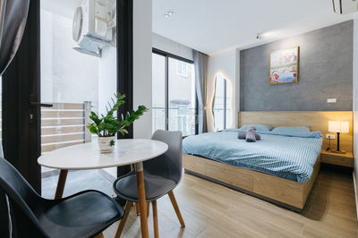 Cho thuê phòng Studio 40m2 Full đồ cách bờ hồ 1 phút đi bộ.