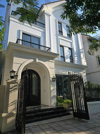 Bán biệt thự 150m2 tại Vinhomes Riverside, Hà Nội, full nội thất cao cấp mới 100% giá bán 96,868 tỷ